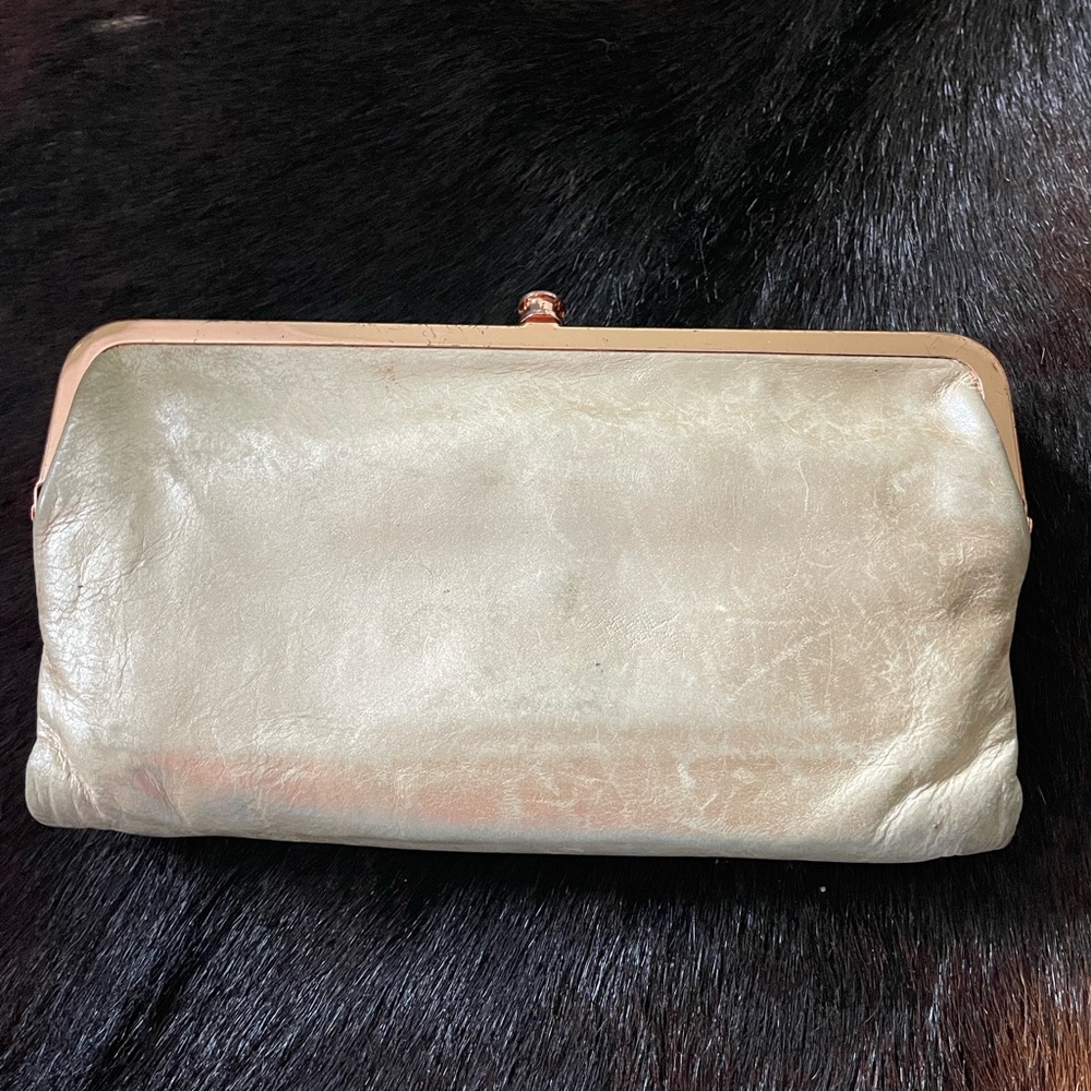 Hobo Lauren shimmer pearl with rose gold hardware